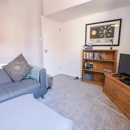 1 Burns Yard Apartman *