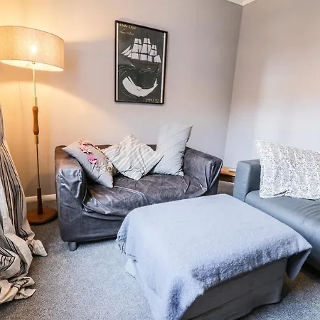 1 Burns Yard Apartman *