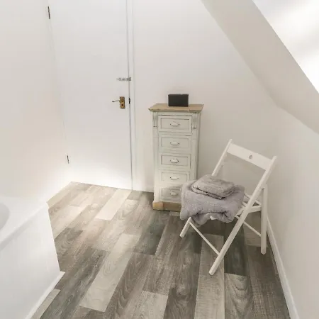 1 Burns Yard Γουίτμπι